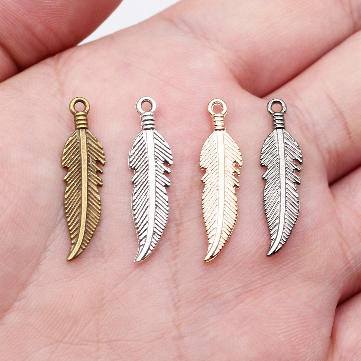 Hollow Feather Charm Leaf Char - Vintage Fashion Jewelry Necklaces ulasan dan harga